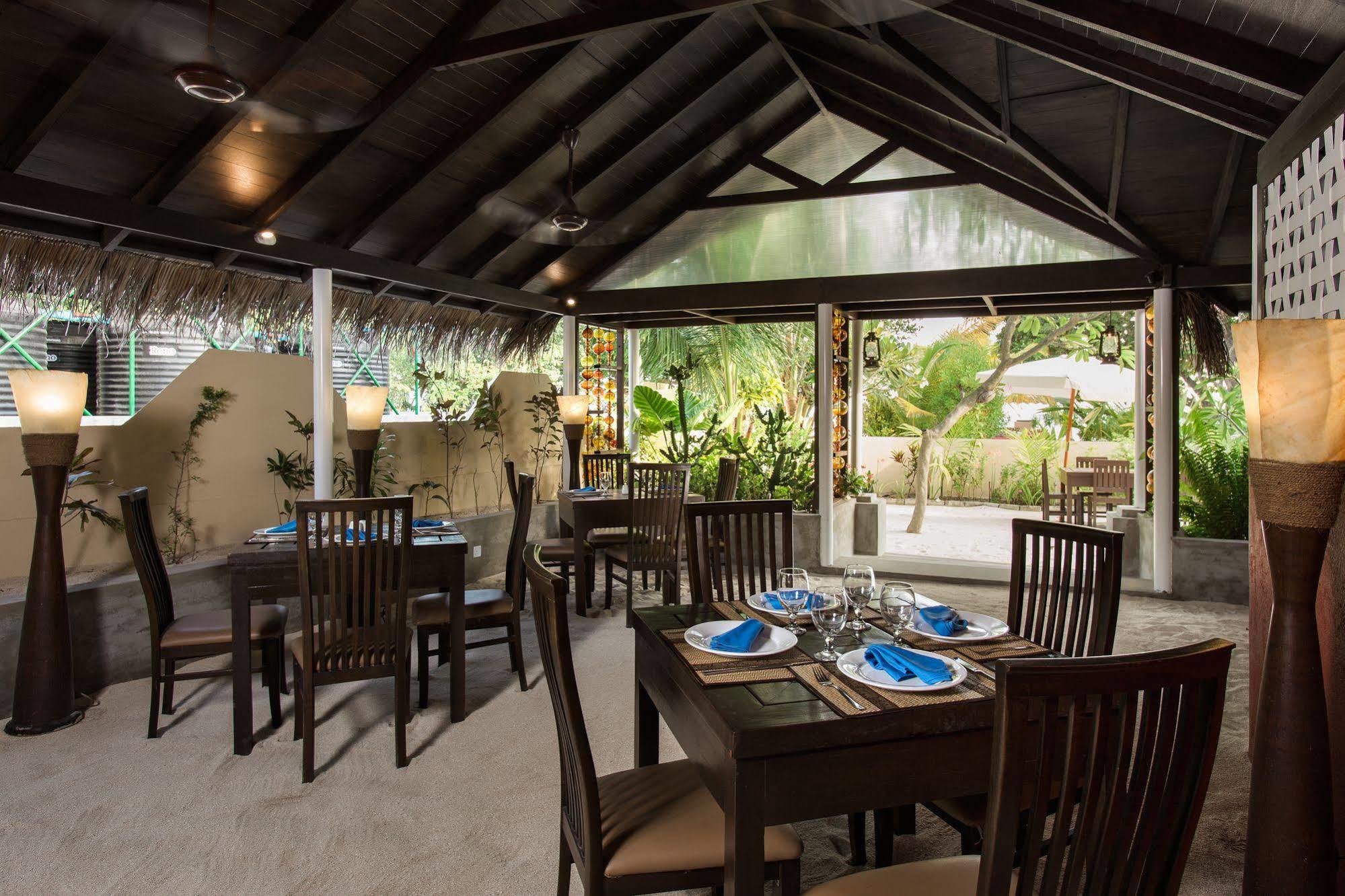 Tropical Village Fehendhoo Luaran gambar