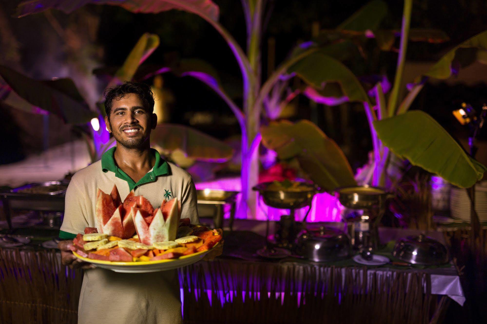 Tropical Village Fehendhoo Luaran gambar
